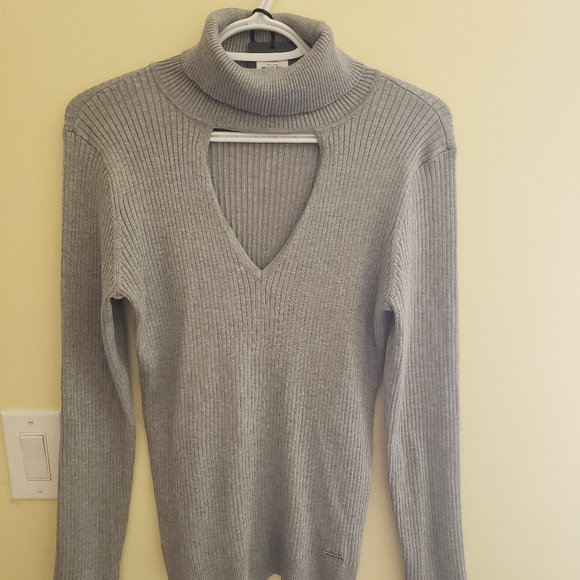 DKNY Long Sleeve Turtleneck Shirt w Front Cut Out Peekaboo Chest Size M - Picture 1 of 5